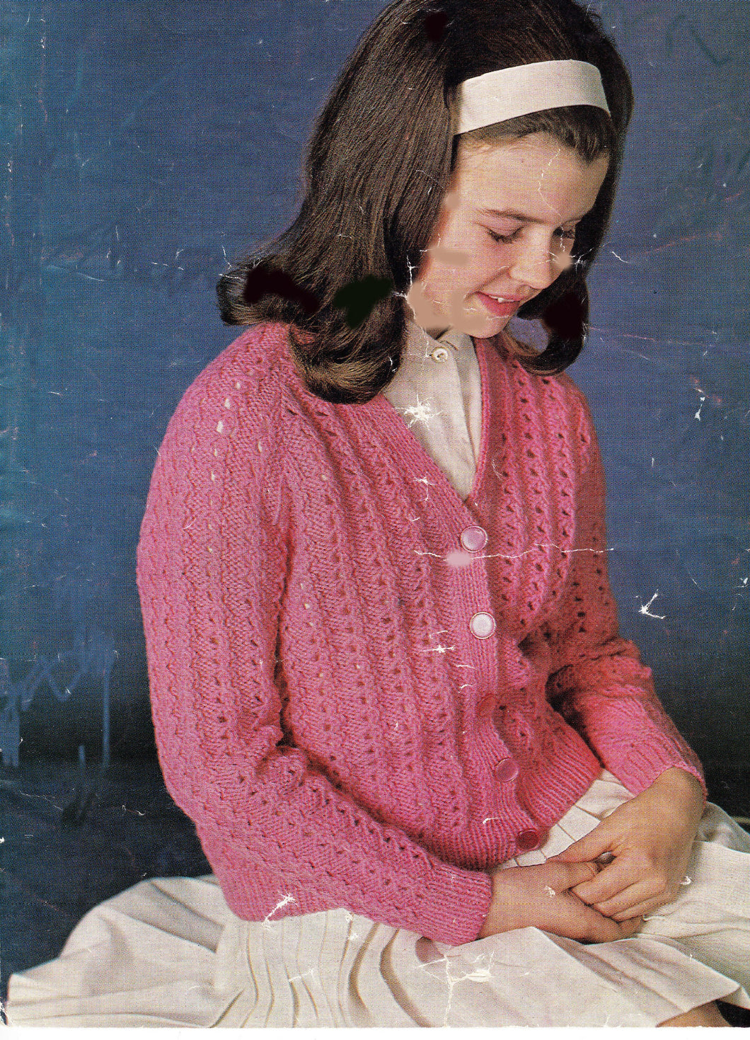 Girls V Neck Raglan Lacy Cardigan - Vintage  Knitting Pattern 26-30