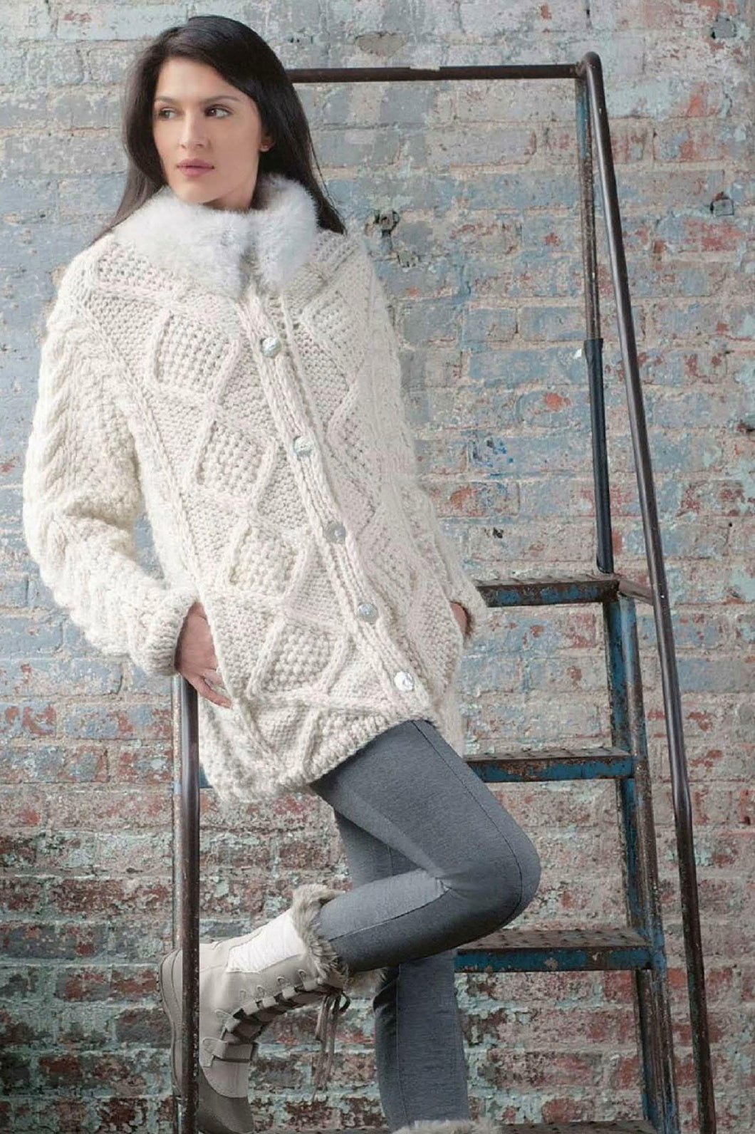Woman's Oversized Super Chunky- Super Bulky 14 Ply  Aran coat Jacket with Fur collar  & pockets~ fits 44